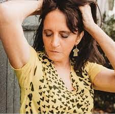 Aileen Kattan's Instagram, Twitter & Facebook