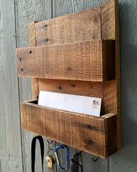 Reclaimed Pallet Wood Mail And Key Rack The Delilah By Cedaroaks Pallet Diy Wood Pallet Projects Diy Pallet Projects