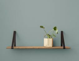Aufhanger Und Regalbrett Shelf Von Ferm Living Bild 2 Wandregal Wohnzimmer Erste Wohnung Dekorieren Regalbretter