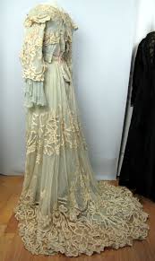Love Fashion Love Vintage Victorian And 1920 S Dresses Vintage Gowns Antique Wedding Dresses Historical Dresses