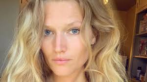 Alex pettyfer has married toni garrn in a beautiful ceremony in. Toni Garrn Verzweifelt 40 Woche Und Baby Noch Nicht Da Promiflash De