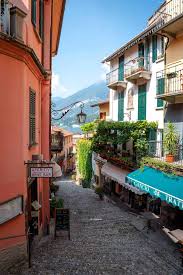 Leg je handdoekje neer aan het comomeer en kijk naar de prachtige bergen om je heen. Day Trip From Milan To Lake Como Everything You Need To Know We Dream Of Travel Blog