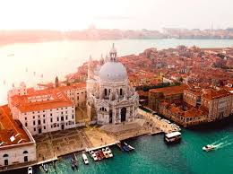 The feast of redeemer is the festival most felt by the inhabitants of the city of venice, it is a venetian tradition of over 400 years and is celebrated on the third sunday of july on the giudecca island and in the san marco basin. Kruiz V Veneciyu Predlozheniya Port I Marshruty