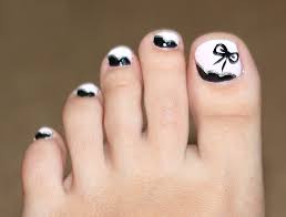Uñas en blanco y negro con concepto de dados. Las Mejores Fotos Y Disenos De Unas Para Pies
