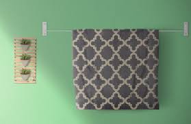 O primeiro passo para fazer com que suas roupas durem mais começa na lavanderia, na siga os passos a seguir se quiser saber como lavar roupas pretas e escuras sem desbotar nem perder a intensidade da cor Como Lavar Tapetes Dicas Praticas Facilita