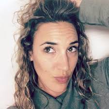 Hacer una permanente de pestañas no es fácil, y esto puede traer como resultado una catástrofe en nuestros ojos. Como Quitar La Permanente Rizada Del Cabello Sin Danarlo