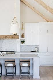 Bm Simply White Cabinets In 2020 Simply White Benjamin Moore Kitchen Cabinet Styles Gray Painted Walls