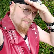 Hello, just joined as I've heard good things about this group and I'm eager  to make some friends, people to chat with and have a laugh as I tend to  fill my