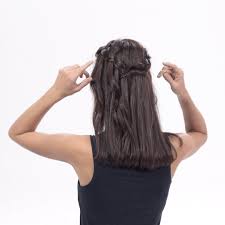 The bang length is ideal for a larger forehead. 5 Hairstyles That Are Easy With Dry Shampoo Laboratoires Klorane