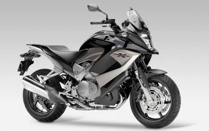 HONDA CROSSRUNNER 800 (2011-2014) Motorcycle Review