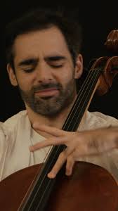 Rachmaninov couldn't make an ugly theme even if he tried! Do you guys like  Russian music? ( I'm a big fan) •with Julio Elizalde