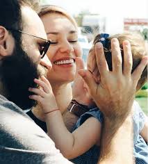 În cadrul concursului, aceasta a interpretat piese din repertoriul lui lady gaga, alicia keys, adele, en vogue și rihanna. Cine Este TatÄl FetiÈei Lui Feli Donose Concurenta Lui Smiley De La Vocea Romaniei A Èinut SÄ Se Afle Chiar De La Ea Impact