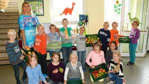 Schulobst Macht Lust Auf Vitamine Pausensnacks Mit Biss Fur Menslager Grunschuler