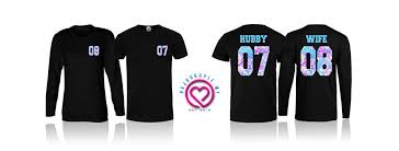 Desain baju couple romantis tentunya banyak dicari oleh beberapa pasangan. Facebook