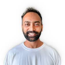 Today I'm joined by Corina Holden who turned her fashion blog into a  $375K/year business while raising 5 kids. We cover: • How she made $2M from  digital products & SaaS •