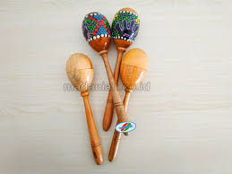 Alat musik tifa dimainkan dengan dipukul. Alat Musik Tradisional Marakas Kecil Jual Murah Madaniah