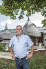 Lőrinc mészáros (geboren 24 februari 1966) is een hongaarse gasfitter, politicus en zakenman, die tussen 2011 en. Felcsut A Fejlodes Utjan Demokrata