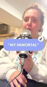 Heather Cordell's Instagram, Twitter & Facebook