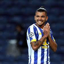 Jesus manuel corona, 29, aus mexiko ⬢ position: Corona Wechselt Nach Sevilla