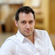 Tom Bullard (Conductor & Baritone)