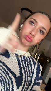 Alyssa Bain's Instagram, Twitter & Facebook