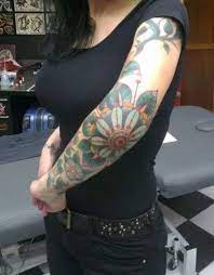 Fresh Old School Tattoo Of Flower On My Elbow Needs Healing By Robert Aalbers Sheri Leonard Solid Nov 10 2012 Fresh Tattoo Tattoos Old School Tattoo