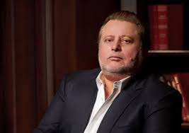 انضم الإعلامى الرياضى إبراهيم فايق، إلى مجموعة القنوات الرياضية للشركة المتحدة، ووقع مع تامر مرسى رئيس مجلس إدارة الشركة المتحدة للخدمات الإعلامية عقود الانضمام إلى. 0r9uzyosfsb6im