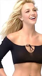 La cantante @britneyspears subió este video de ella de hace unos años, y  escribió lo siguiente; 🔘 Antes de que existieran documentales y páginas  como TMZ… ¡¡¡no era aceptable que la prensa hiciera ...