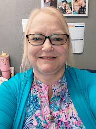 9:32am Dressed and ready for the day. it's a BUSY one! Last 3 days of  school for my littles so it's FIELD DAY CENTRAL over here! 🛝⛹️‍♀️🏀🥎🏓  supposed to be 98 degrees