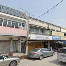 Daerah ini bersempadan dengan negeri perak di utara dan sungai bernam membentuk garis sempadan tersebut. Sabak Bernam Land Trovit