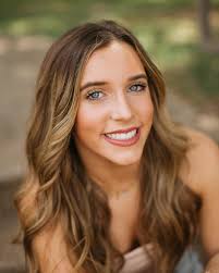 The most fabulous freshman duchess ever 🖤 @falon.mackey #snellphotography