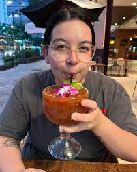 Happy anniversary dump🤙🏽💯 Can't believe we've been together so long and  just yesterday it's feels like we were in high school getting ready to  graduate🥹 te amo mucho mi Reina Hermosa 😍😘