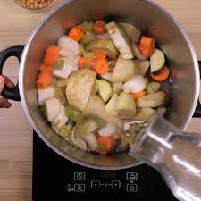 Couscous Royal Agneau Poulet Merguez Recette Couscous Royal Recette Recettes Couscous Recettes De Cuisine