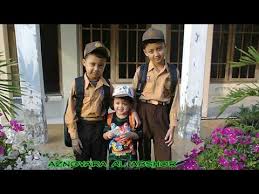 (lahir di solo, 9 januari 1989; Lucuuuu Mas Azmi Dik Nauval Dik Rara Latihan Sholat Berakhir Joget Qosidah Gara2 Dik Rara Youtube