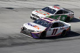 Kevin harvick beat alex bowman to win nascar's first race back, a spectacle closely watched to see if the largest racing series in the united states could successfully resume work. Nascar Can Kevin Harvick Or Denny Hamlin Earn First Win At Kentucky