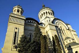 Mihai vizitiu, slujitor la biserica din centrul oraşului. Catedrala Adormirea Maicii Domnului Din Cluj Napoca Radio Renasterea