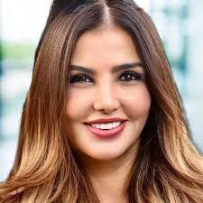 Esperanza Manzo's Instagram, Twitter & Facebook