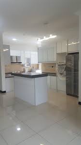 (8 batang untuk 2 meja banquet). Kabinet Dapur