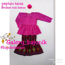 Model baju kebaya pengantin sudah banyak didesain dengan desain yang apik, terkesan modern dan bernilai sejarah. Baju Brukat Anak Modern Rok Model Duyung Shopee Indonesia