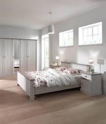 deze kleerkast maakt deel uit van de landelijke collectie york van meubar de slaapkamer meubelen zijn afgewerkt in een li thuisdecoratie thuis meubel ideeen