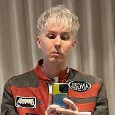 Amber Ousley's Instagram, Twitter & Facebook