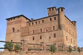 Read reviews, compare malls, and browse photos of our recommended places to shop in grinzane cavour. I Castelli Delle Langhe E Roero La Luna Di Carta Bambini Liberi Di Imparare