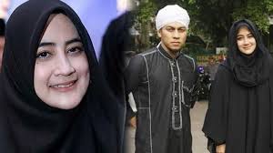Kabar pernikahan umi pipik dan sunu pun sempat heboh di dunia hiburan pada tahun 2017. Soal Gosip Nikah Sirinya Dengan Sunu Akhirnya Umi Pipik Dan Keluarga Uje Angkat Bicara Tribun Pontianak