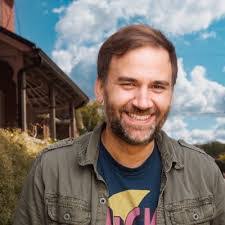 Aharon Friedman's Instagram, Twitter & Facebook