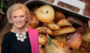 Eleanor tomlinson sharing recipes on the mary berry christmas programme Mary Berry S Easy Three Ingredient Roast Potato Recipe For The Perfect Christmas Dinner Express Co Uk