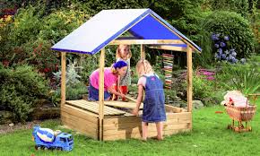 Auch für den erdnahen bereich gibt es speziell geeignete hölzer, die hier unbehandelt oder mit umweltfreundlicher lasur leicht geölt. Spielgerate Sind Mit Sicherheit Ein Riesenspass Holz Roeren Gmbh In Krefeld