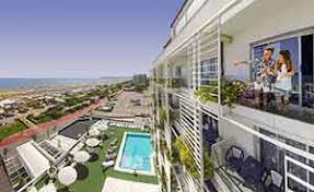 Nuove camere e deliziose giornata di relax con vista mare tra spiaggia, piscine e squisiti menù. Elenco Hotel 4 Stelle Riccione Riccionediscohotel