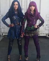 Pin By Shelby E On Descendants Things Descendants Costumes Evie Descendants Mal And Evie