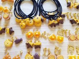 年内最後のイベント マクハリハンドメイドフェスタに向けて 制作中っ y 粘土コネコネするのも好きですが 金具つける作業も好きです マクハリハンドメイドフェスタ 日程 12月22 23 24日 場所 幕張メッセ ブース 粘土 ハンドメイド 粘土細工