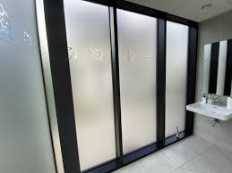 Sistemi frangisole #ponzio la struttura del frangisole, semplice ed elegante, è stata studiata grazie alla vasta gamma di finiture superficiali ponzio, il frangisole può adattarsi a qualsiasi ambientazione. Aluminium Ponzio Facades Doors Lithuania Alvindus Com